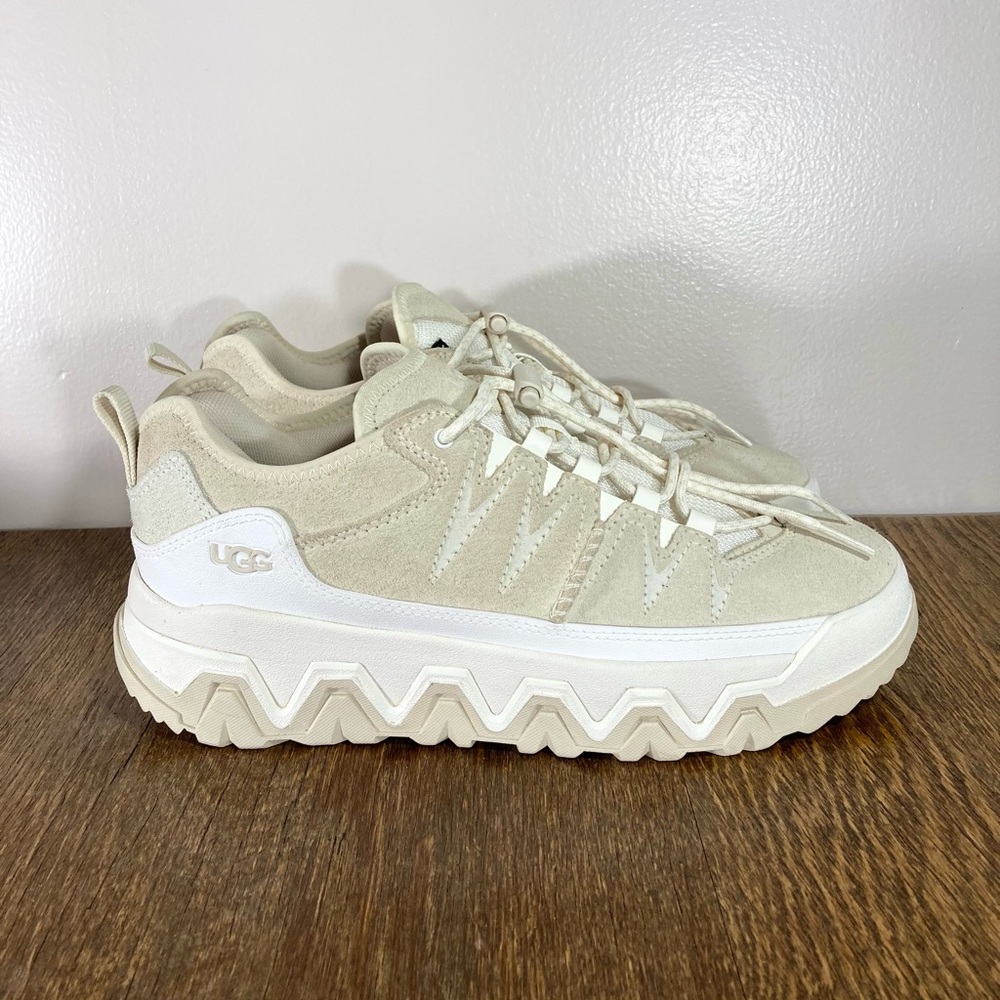 New Ugg CapTrail Low Top Sneaker Women’s Size 9 Lt Beige